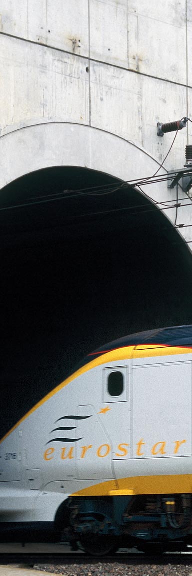 Eurostar rijdt de Eurotunnel in, 1995 | Foto: Ch. Recoura/La Vie du Rail/Photorail