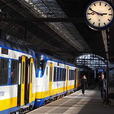 Sprinter op Amsterdam Centraal | Foto: Arjan den Boer, 2014