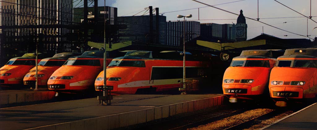 Ansichtkaart TGV's op Paris Gare de Lyon, ca. 1981 | SNCF/La Vie du Rail (coll. Arjan den Boer)